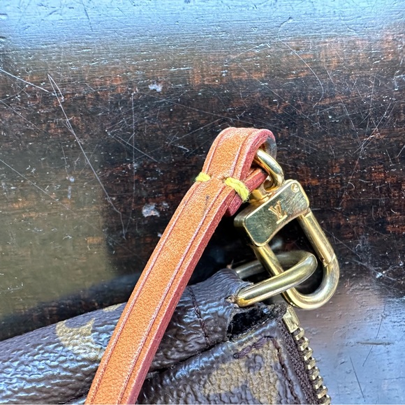 LOUIS VUITTON AUTHENTICATED Monogram Canvas Pochette Accessoires & 46.5" Strap - Picture 15 of 16